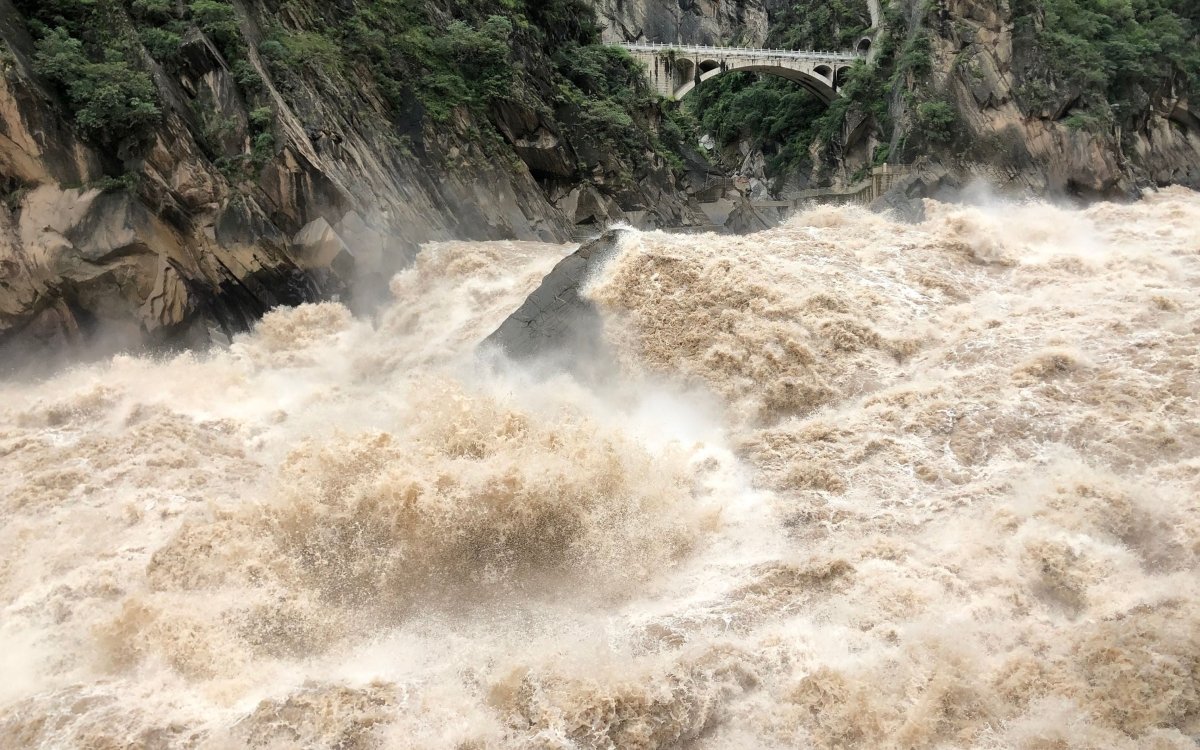 #Tiger Leaping Gorge Hikers#